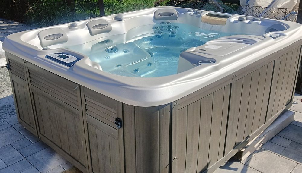Jacuzzi ogrodowe Sundance Spas model MARIN