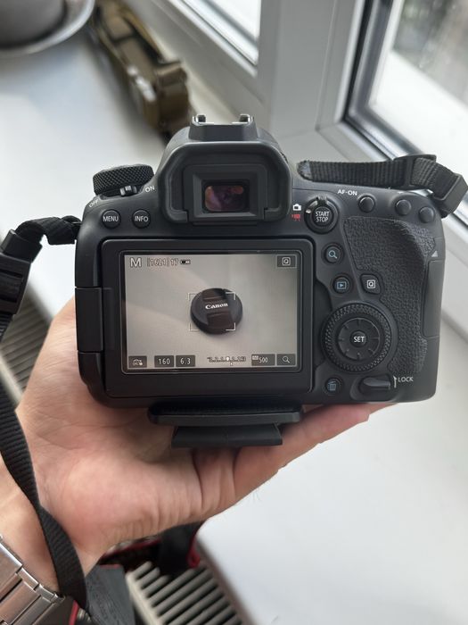 Canon 6D mark 2 + 2 об’єктиви + ручне світло та інше