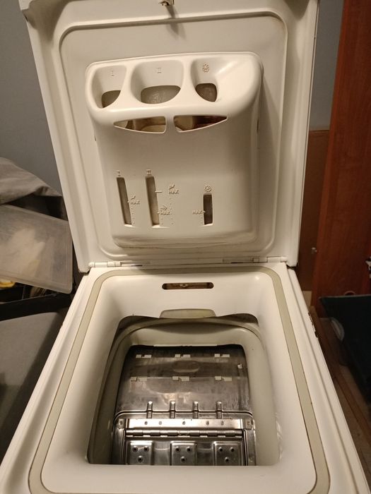 Sprzedam używaną pralkę ładowaną od góry Whirlpool