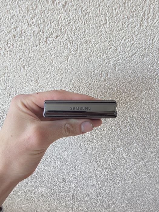 Samsung Galaxy flip 4 8/128