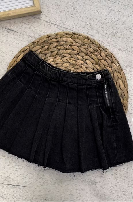 Нова стильна спідничка zara, розмір 4-5, але буде на 3-4, на худеньку дівчинку!