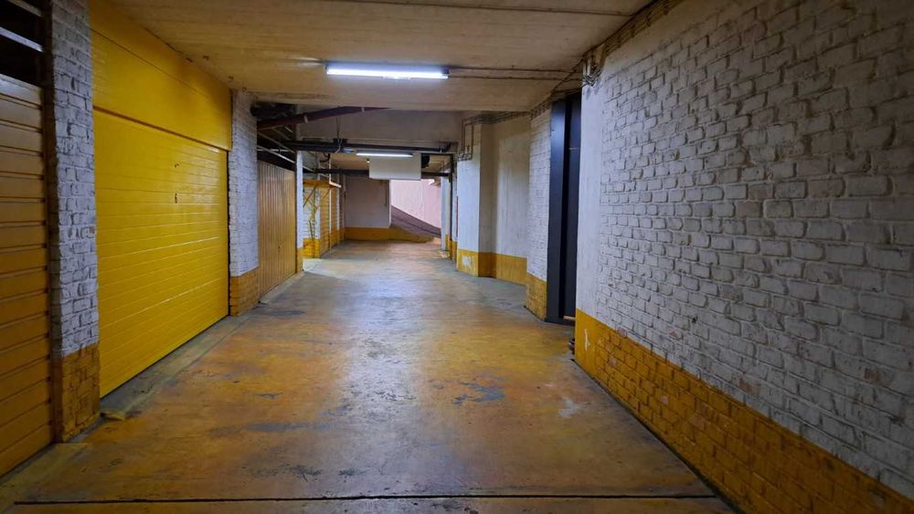 Garagem fechada no centro da cidade