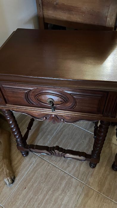 Par de mesas de cabeceira em madeira maciça — 80 €