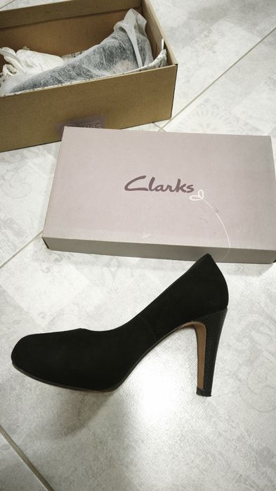 Продам Замшеві туфлі на підборі Clarks