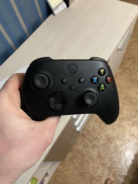 Продам Xbox one s 1tb