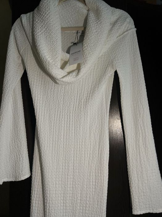 Біле довге плаття