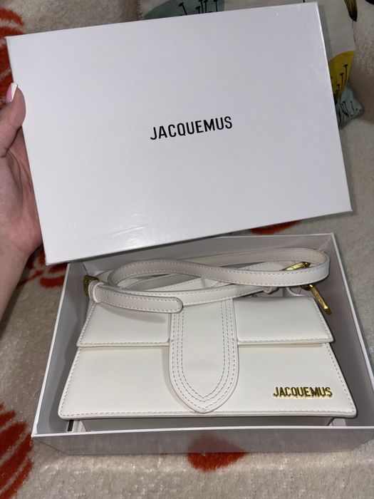 женская сумка Jacquemus Le Bambino белого цвета из гладкой кожи