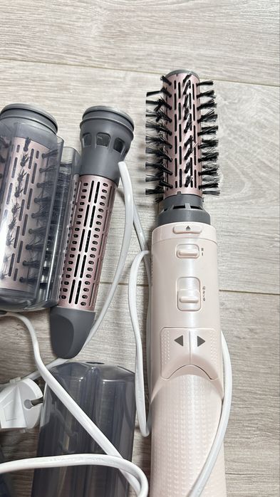 Продам  Фен-щетка Philips