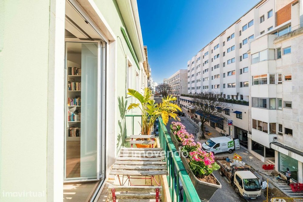 Apartamento T2 com cozinha equipada e mobilado, nas Amoreiras