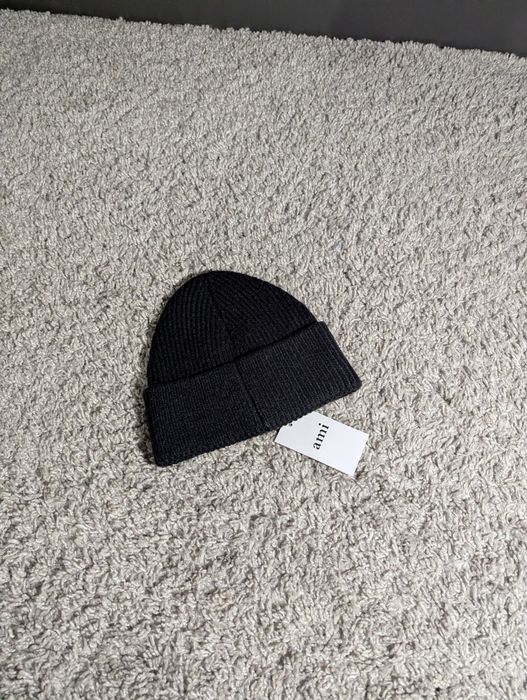 Шапка Ami  сіра / чорна