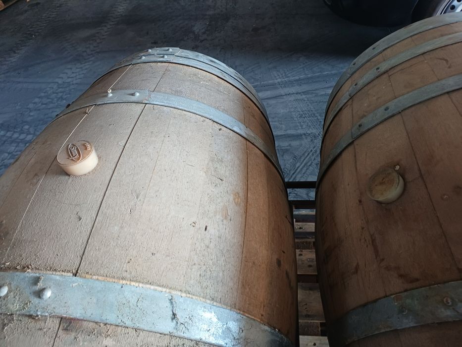 2 barris  carvalho pipas vinho como novos 225 lt