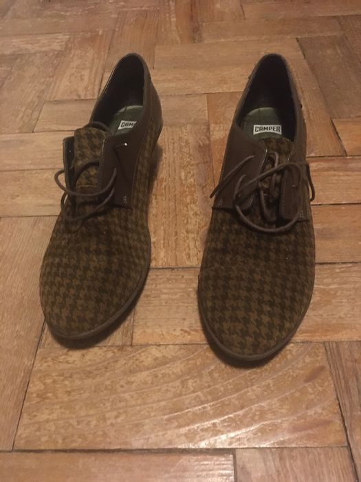 Sapatos de atacadores Camper