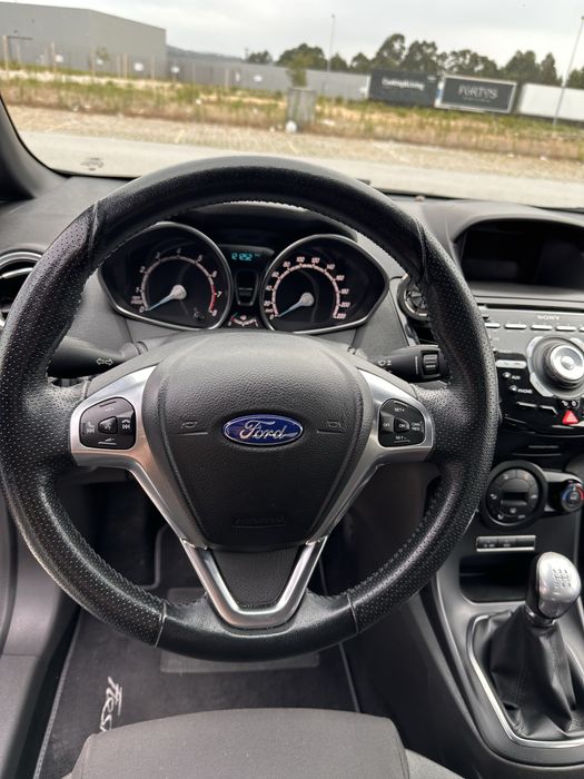 Ford Fiesta 1.0 EcoBoost 125cv ST-Line (2017) - Nacional - 5p - Distribuição Mudada