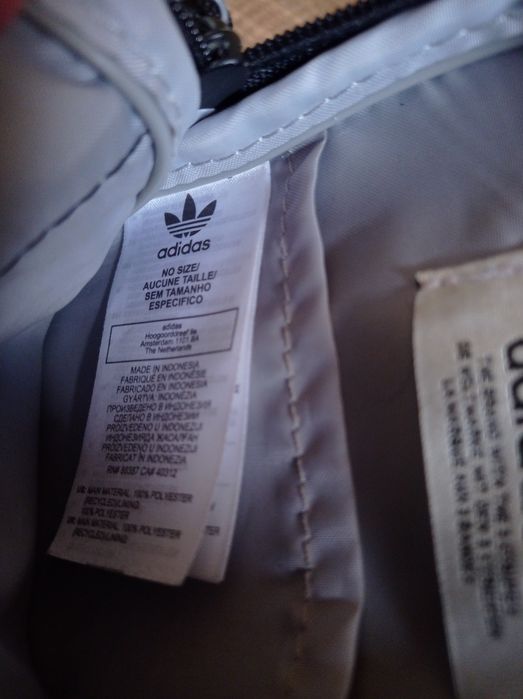 Tarebta adidas na ramie