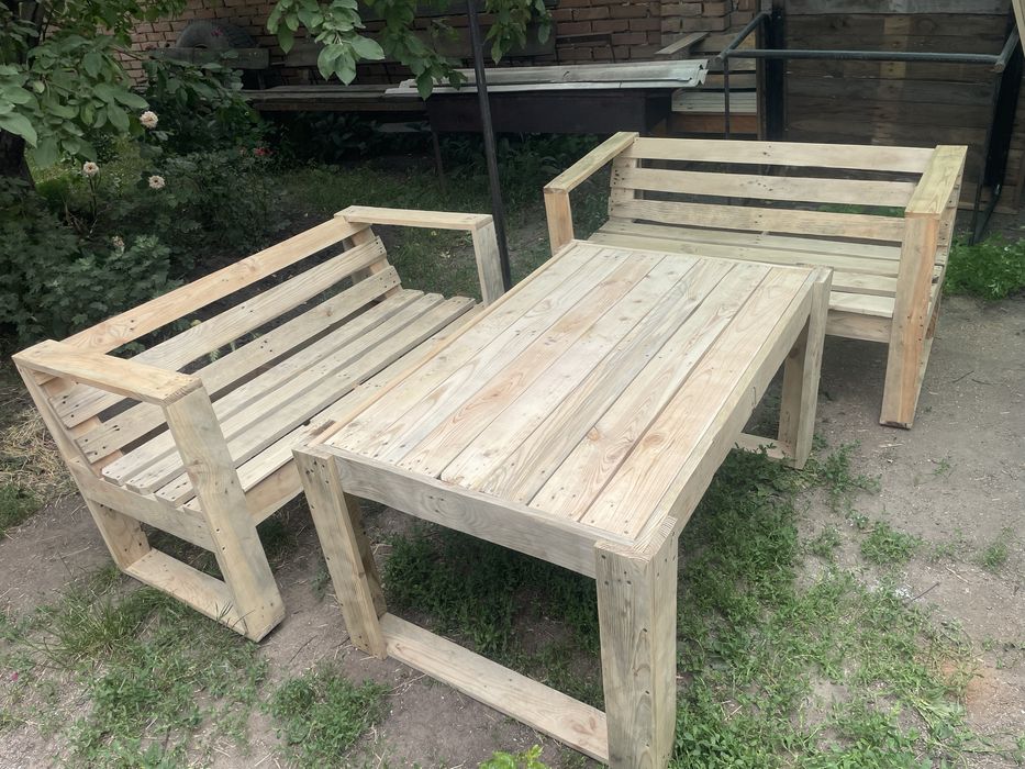 Продам лочку і стіл  з палети