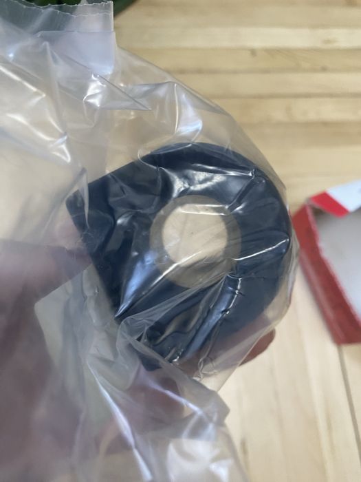 Втулка стабілізатора переднього 819011610 BMW X5 E53