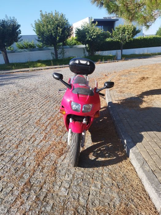 Honda VFR 750  V4 – Lendária - possível troca por 125