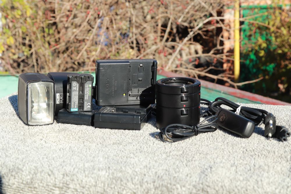 SONY Alpha a77 + 16-50mm f/2.8