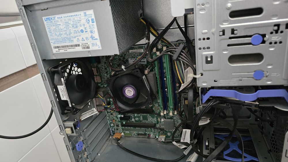 Lenovo ThinkCentre M83  i5   8gb ram