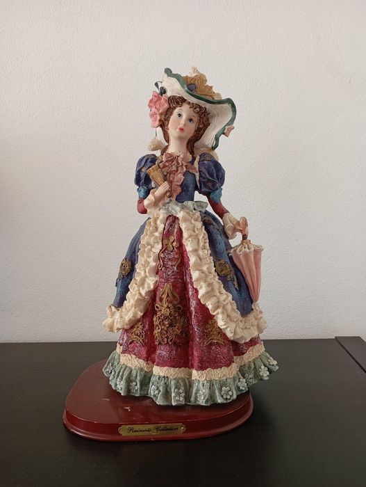 Bonecas e carrinho em porcelana