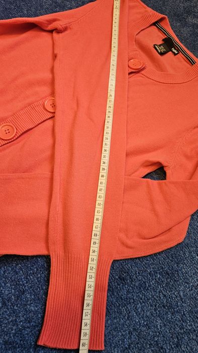 Koralowy sweterek 36 guziki H&M