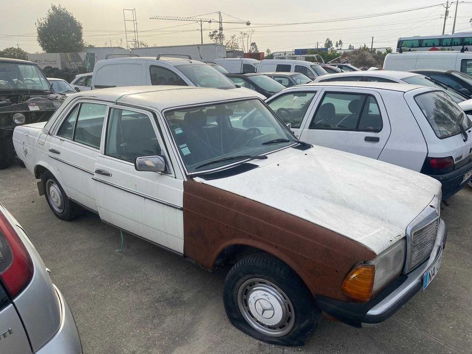 Mercedes-Benz 240D W123 1978 PARA PEÇAS