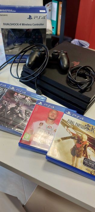 PlayStation 4 + Games + Controllers64283969450369121