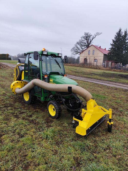 Traktor John Deere 4010 z osprzętem