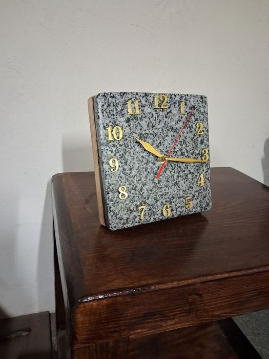 Ексклюзивні годинники з натурального каменю.