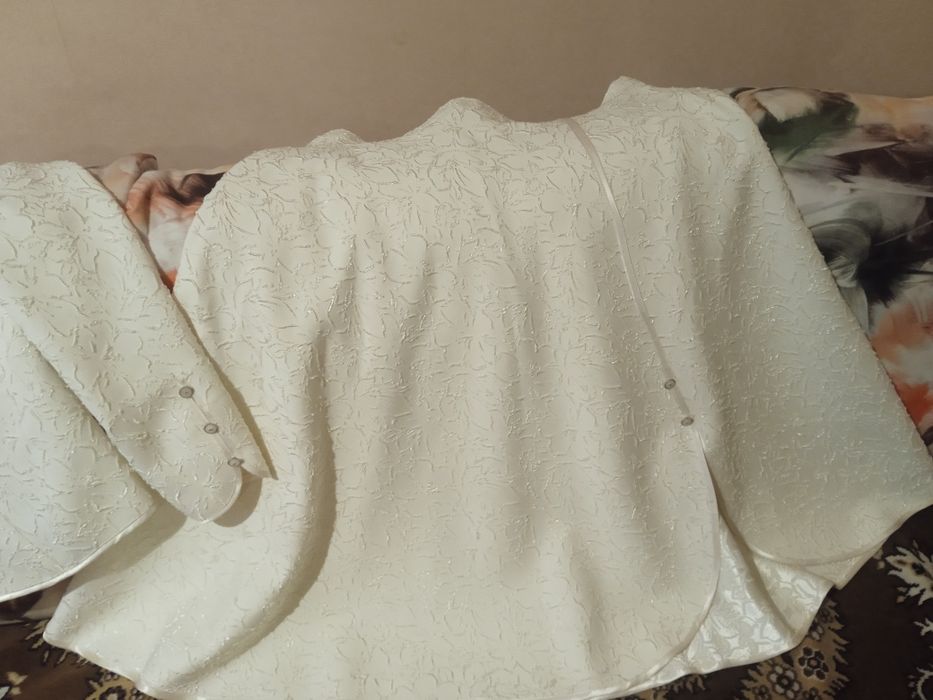 Женский костюм белый размер 48-50