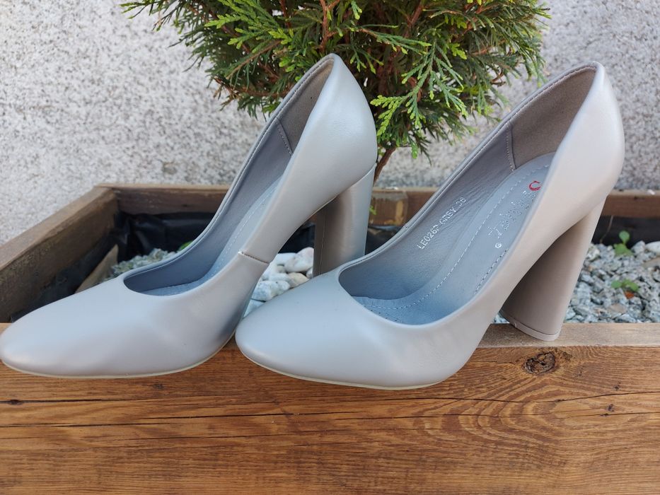 Buty szare na obcasie/słupku rozmiar 36