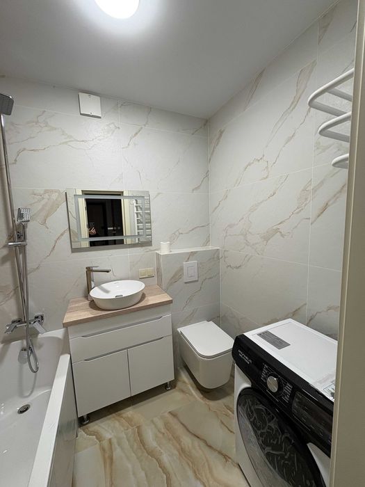 Шикарна квартира з новим ремонтом і технікою. Набережна. Кухня - 19 м.