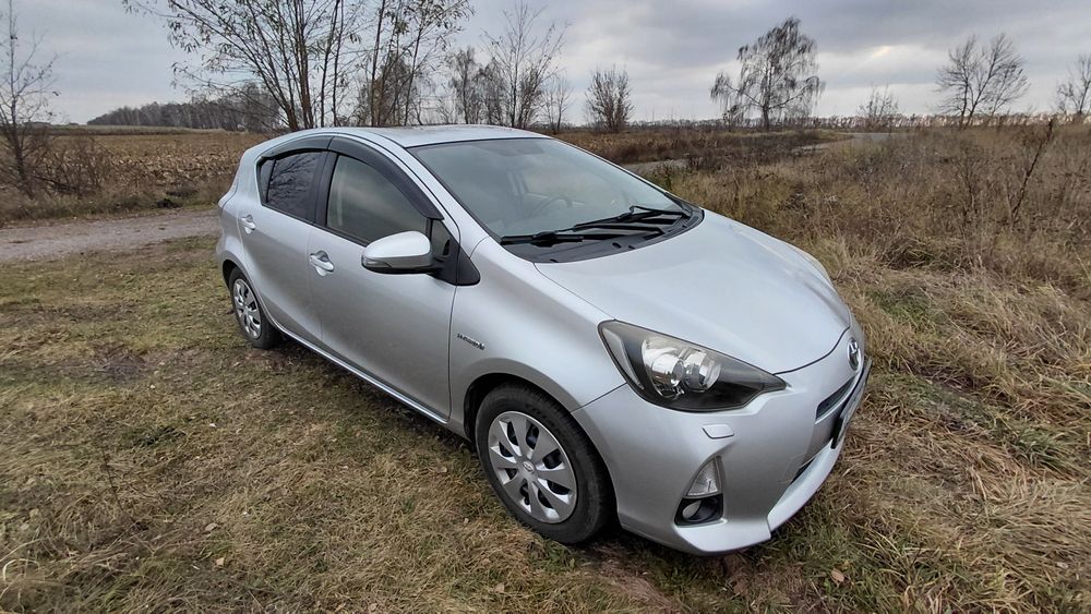 Тойота Aqua 2014