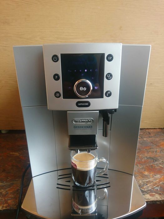 Кавоварка Delonghi ESAM5500