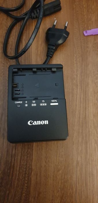 Canon Eos 70d : body obiektyw ładowarka torba wodoodporna