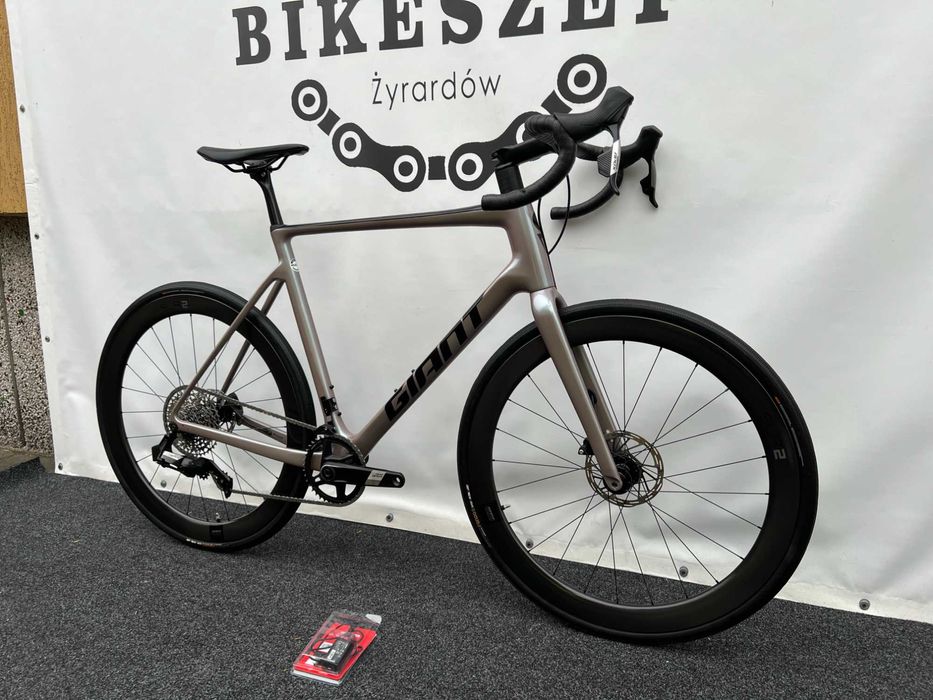 Gravel Carbon GIANT TCX ADVANCED PRO 28" SRAM APEX AXS 12s Hydraulika