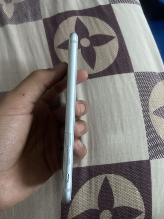 Продам айфон   8