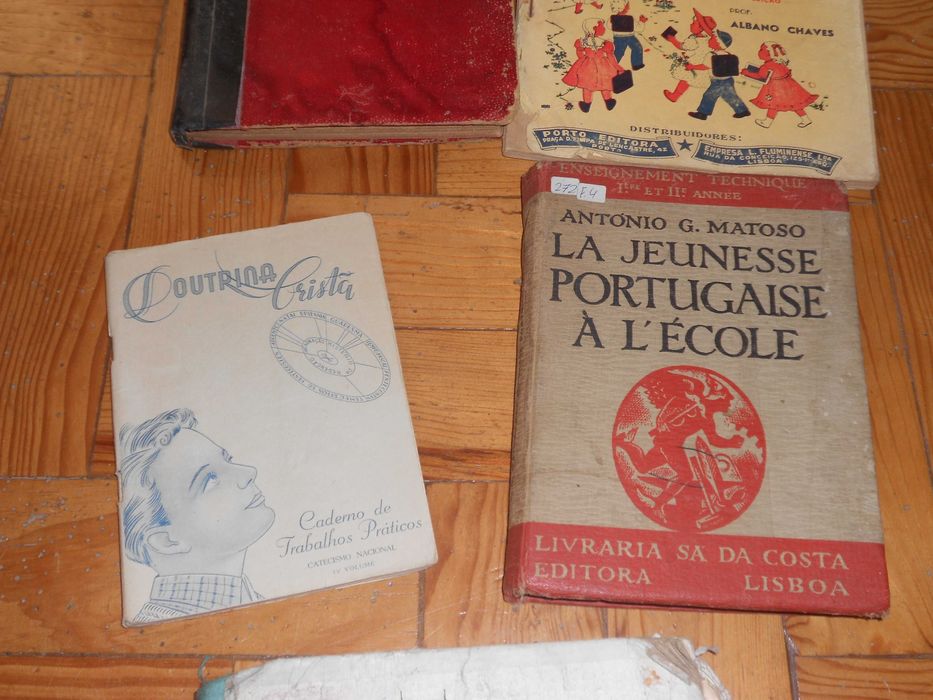 Livros escolares muito antigos geografia, frances, ingles