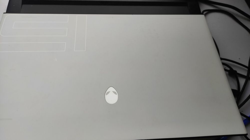 НоутбукAlienware  Ігровий 240 hz m15r2 - 9750h, 1660ti, rtx 2060