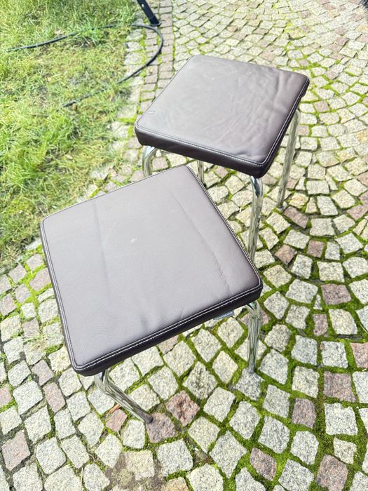 Taboret stołek skórzany brązowy srebrne nogi