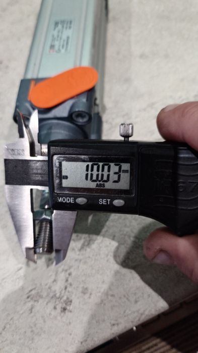 Siłownik  pneumatyczny Metal Work z TŁOCZYSKIEM D32x70