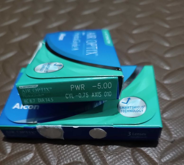 Контактні лінзи Air Optix HydraGlyde for Astigmatism