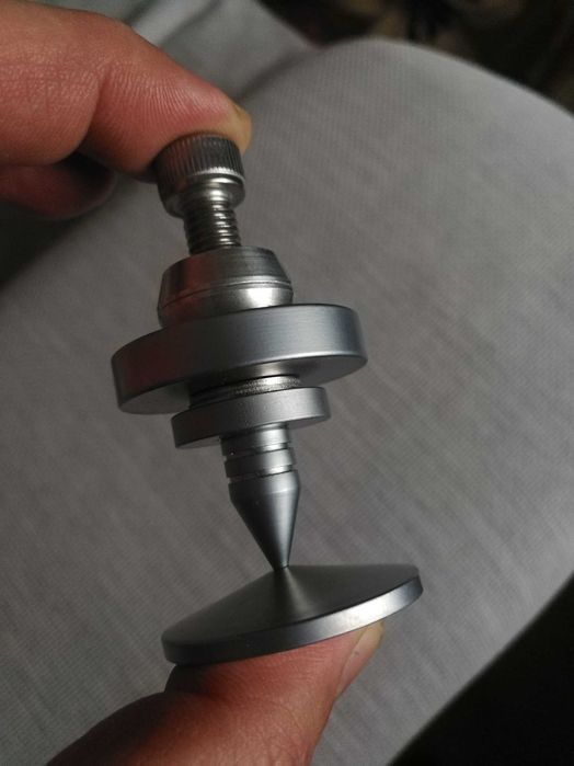 Шипы для акустики или аудиотехники.