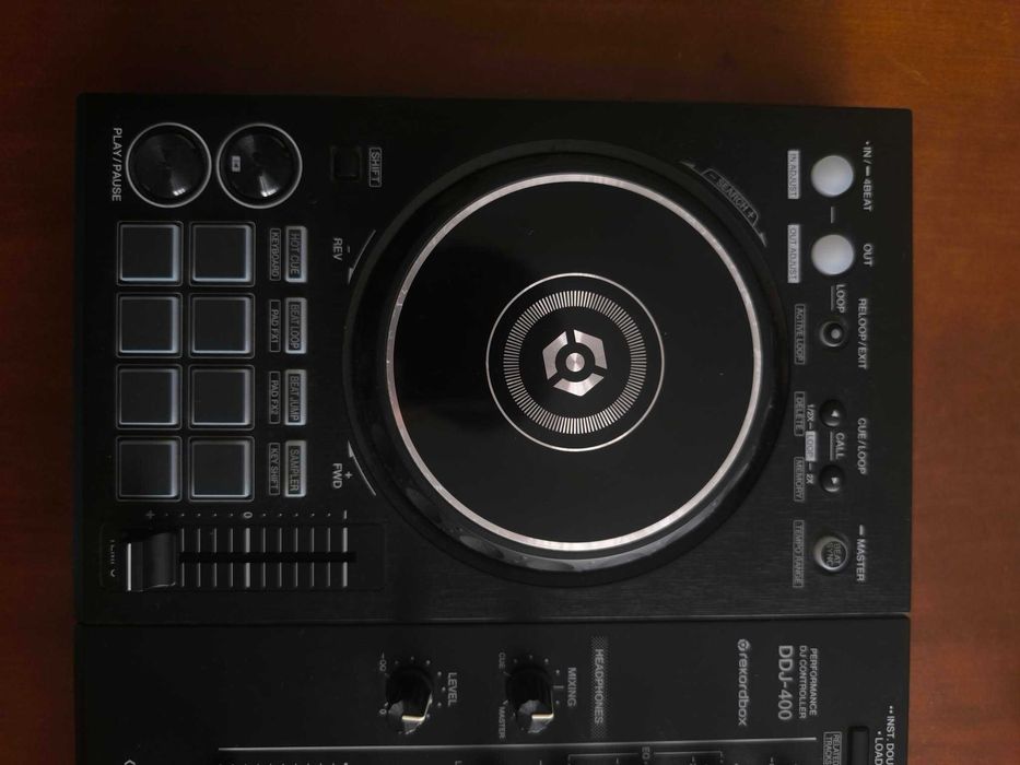 Mesa de DJ/Controladora Pioneer DDJ 400