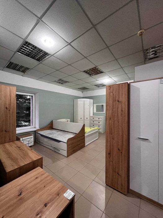 Продам 3-х поверхову окремо побудовану будівлю комерц. призначення