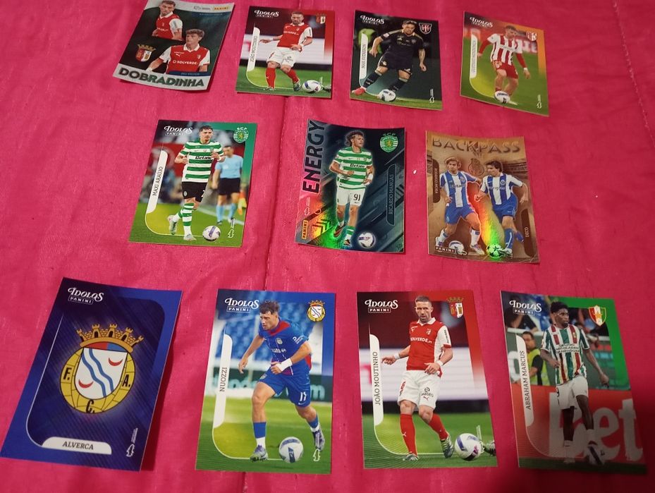 Ofereço 11 cartas idolos