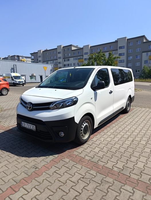 Wynajem bus 9 osobowy