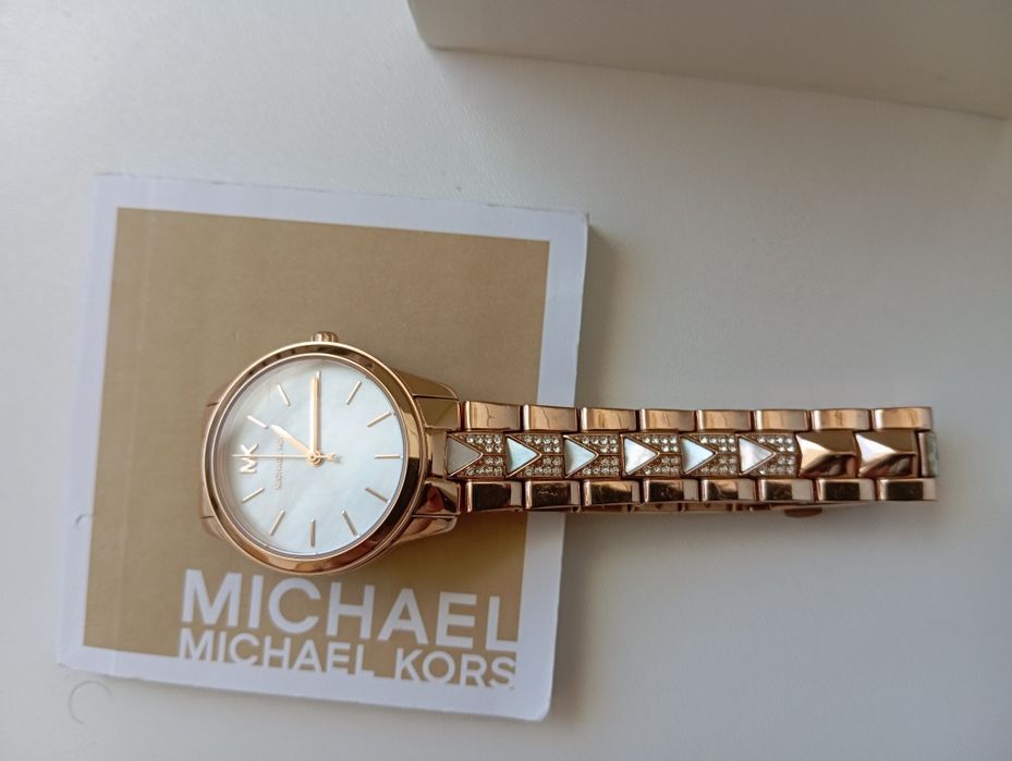Nowy damski zegarek Michael Kors model 6674
Różowe złoto