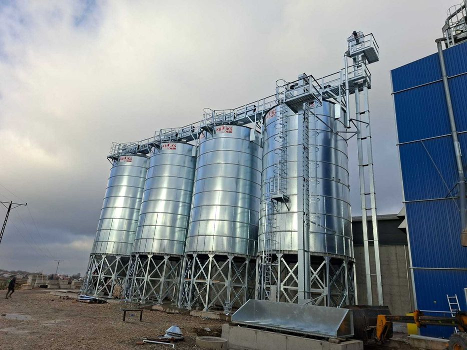 Silos zbożowy lejowy 322t Kbks Poland KSL640