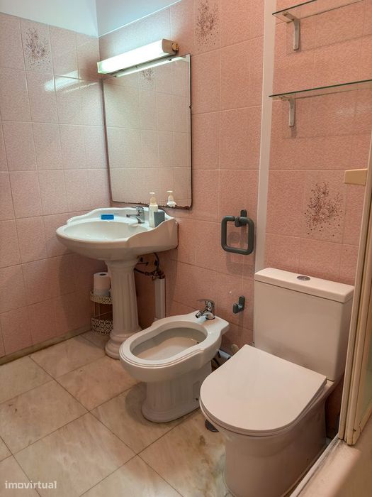 T2 com Terraço Grande, Garagem e Elevador